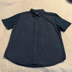 Mens RetroFit Brand MFG button down SS navy blue shirt Size Medium like new